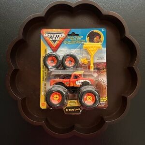 Monster Jam ~ El Toro Loco Ready To Race Kit Build & Rebuild Truck